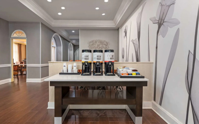 Hampton Inn & Suites Stamford