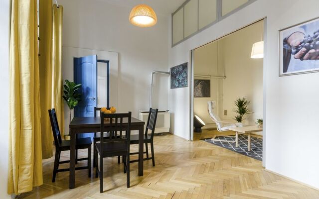 Chic Tarragon Apartments