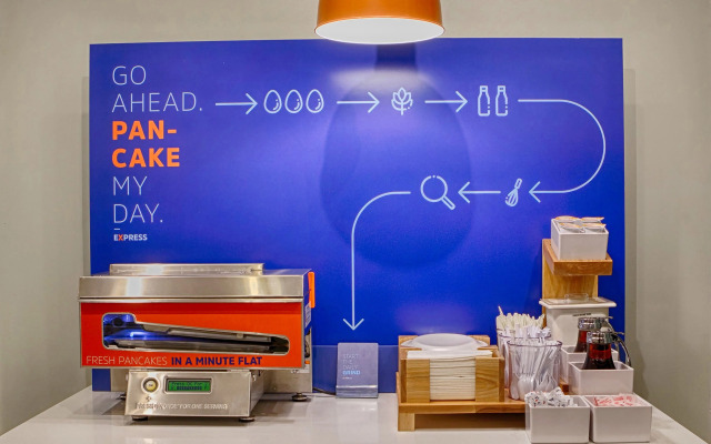 Holiday Inn Exp Stes Rogers by IHG