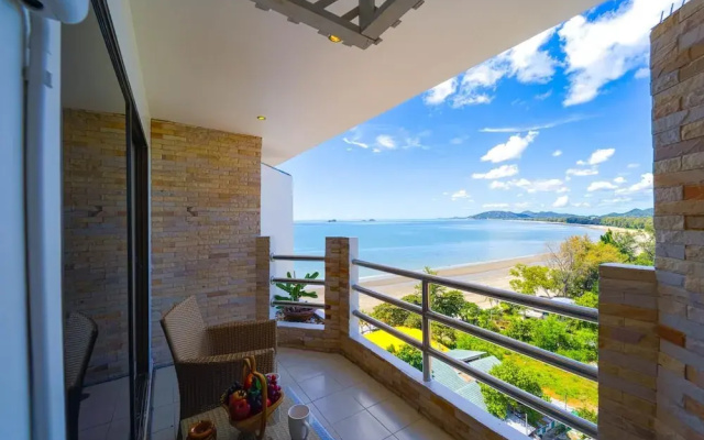 Beachfront Studio Condo-Seaview BW1
