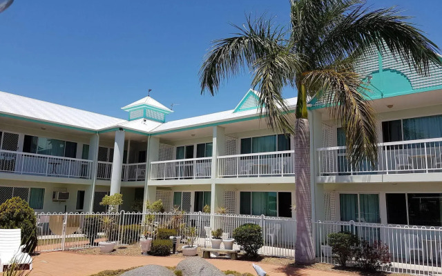 Reef Adventureland Motel