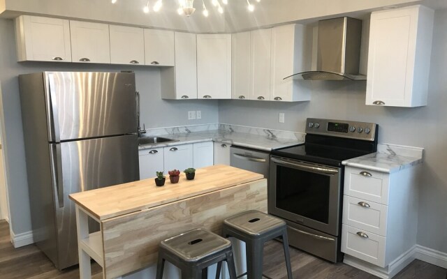 Esther's Place-Carleton Place Downtn Apartment