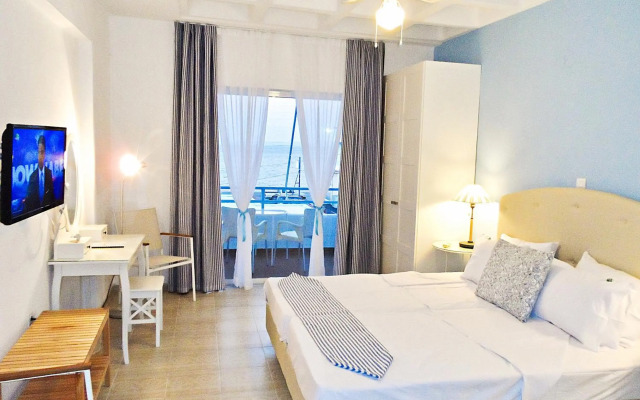 Seafront Studios & Apartments
