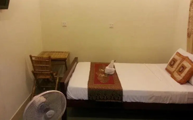 Moon River Guesthouse & Restaurant