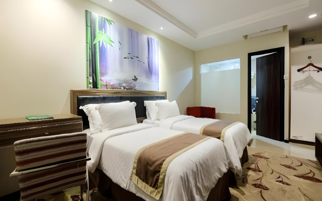 Travellers Hotel Phinisi – Guest Rooms – Makassar