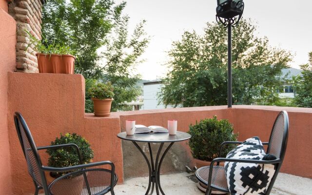 Falcon Apartments - Saperavi