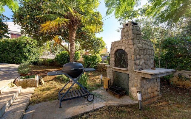 Stunning Home in Kremenici With Wifi and 2 Bedrooms