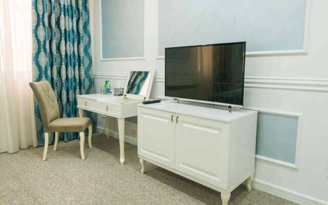 Two Seasons Boutique Hotel