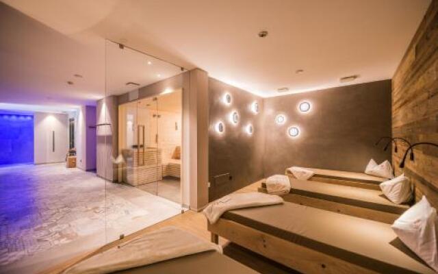 Helmhotel