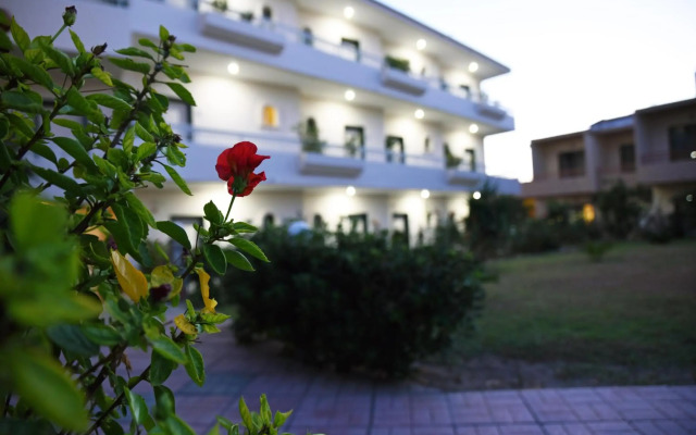 Lyristis Dinos Studios & Apartments
