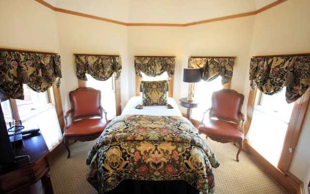 The Charles Pacific Grove - Artfully Designed Inclusive Inn