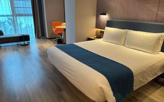 Shenzhen Naive S Hotel (Xili Metro Station Store)