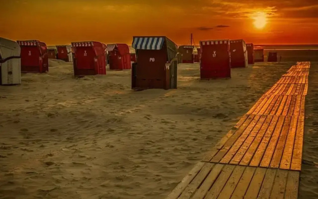 Lighthouse Modern Retreat