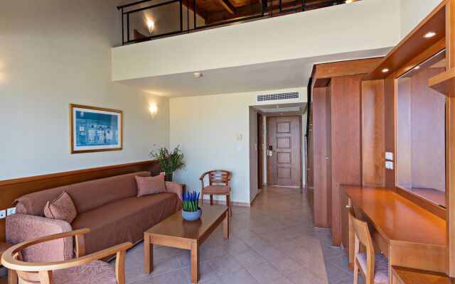 Hydramis Palace Beach Resort