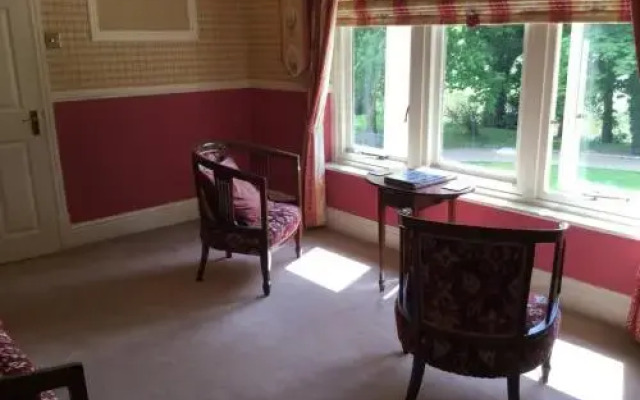 Plas Y Dderwen Bed and Breakfast