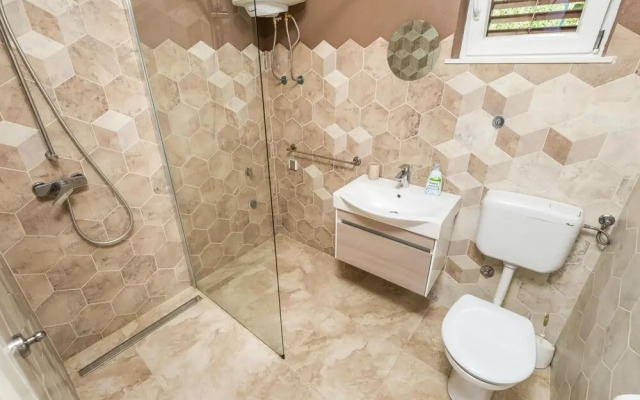 Nice Home in Cesarica With Wifi and 2 Bedrooms