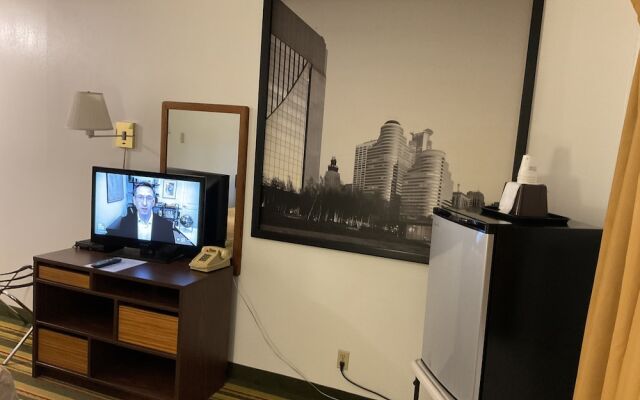 Budget Host Inn Buffalo