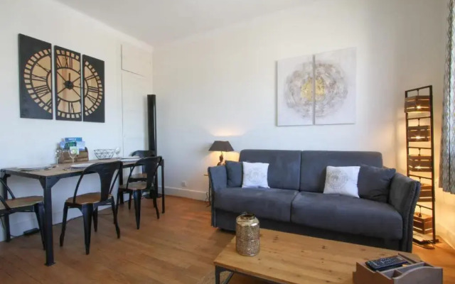 Pretty 2 rooms in the city center