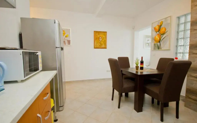 Apartments Dora