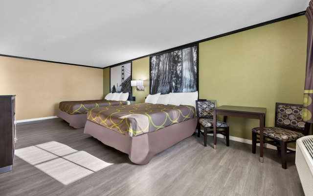 Super 8 by Wyndham Crescent City
