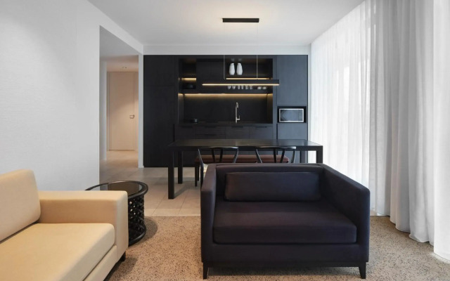 Burbury Hotel & Apartments