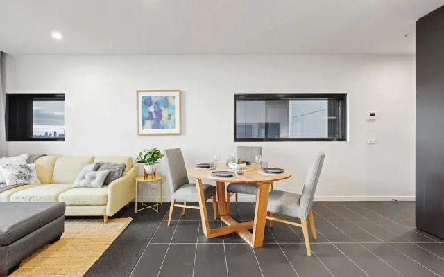 Ocean Views - Top Location - Parking - Restaurants