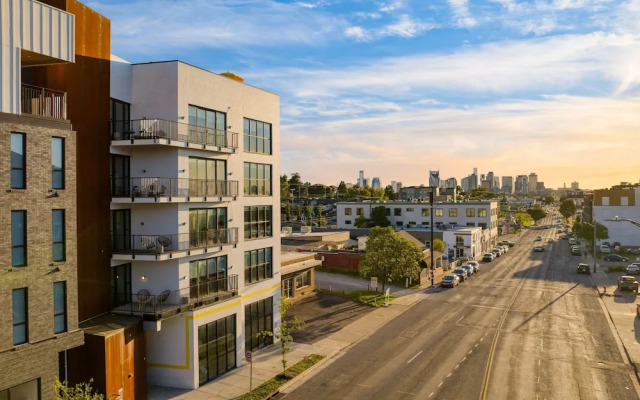 The Carter 205 by Avantstay 4BR Balcony