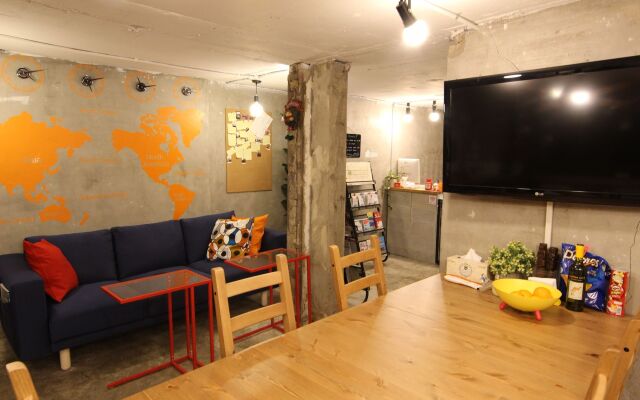 Bunk Guest House - Hostel