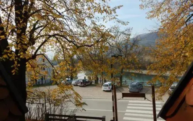 Hostel Dve lipe