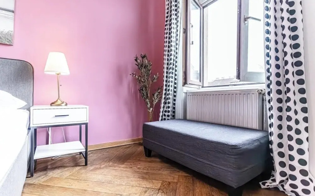 Chic 1BR Apartment Near AKH Center