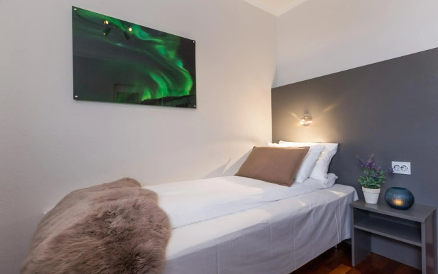 Enter Viking Hotel