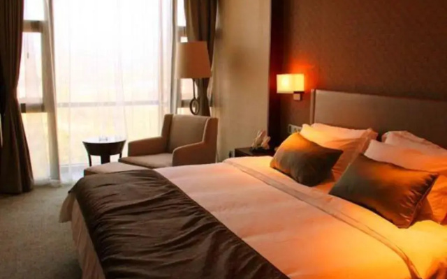 Swan Lakeview Hotel