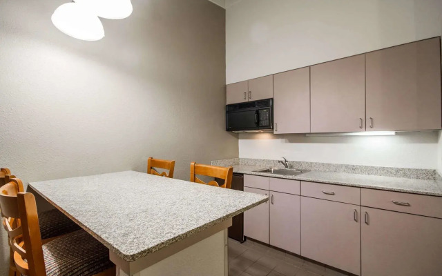 Comfort Inn & Suites Madison - Airport