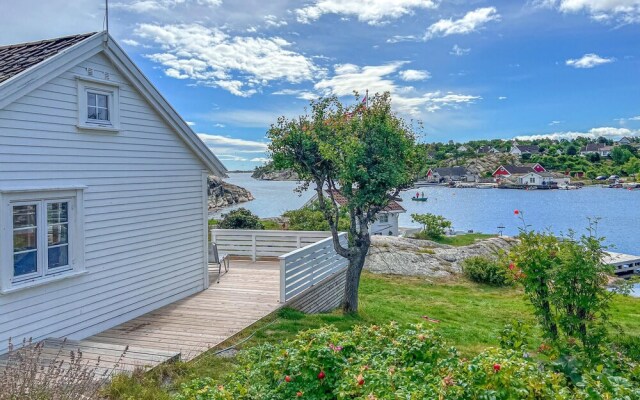 Beautiful Home in Flekkerøy With 4 Bedrooms and Wifi