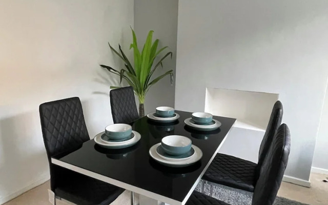 Bright & Airy 3BR Home with Parking