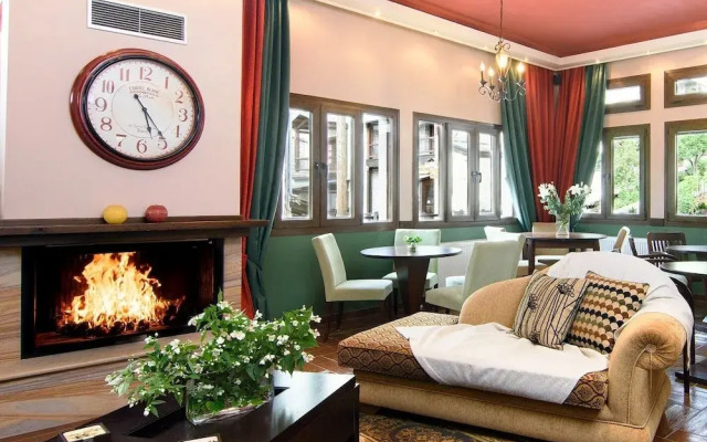 Arktos Suites