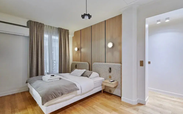 Terrace Apartment Trocadero Eiffel Tower by Studio Prestige