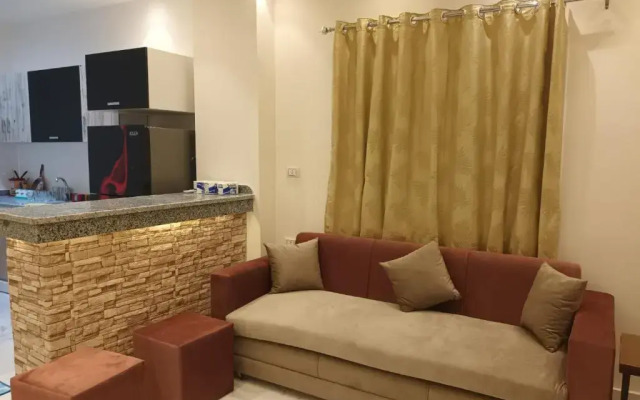 Cleopatra Resort F16