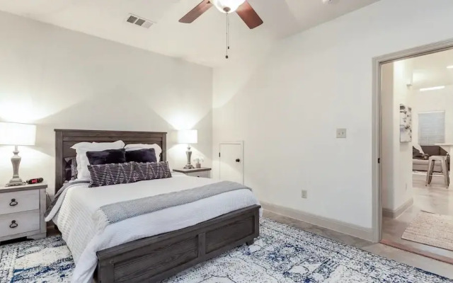 Upstay - Govalle Get-a-way