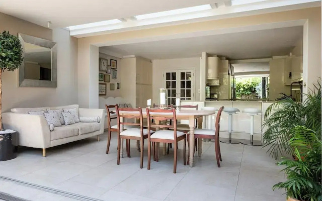Somerset Square by Onefinestay