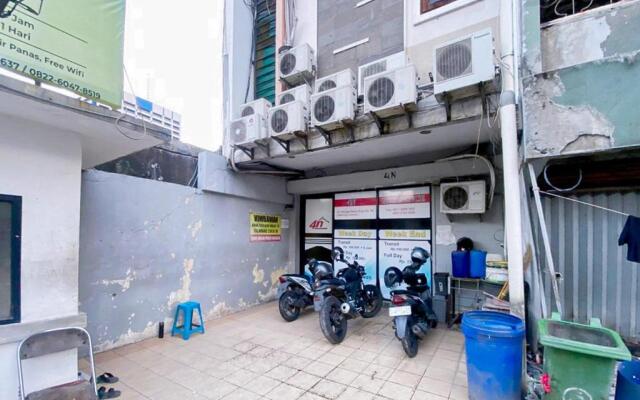 OYO 92580 4n Residence Near Hotel Santika Premiere Hayam Wuruk Jakarta