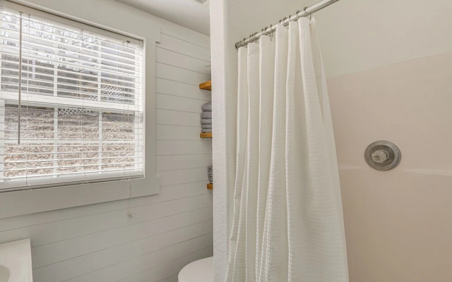 'bittersweet Lakefront Retreat' w/ Hot Tub & Dock!