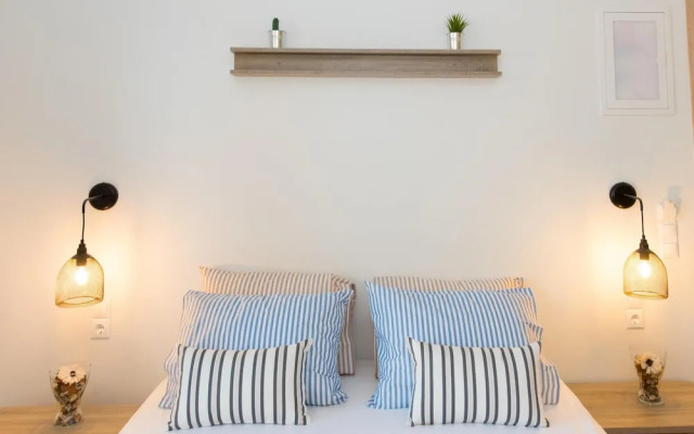 Mikes Beach Apartments & Studios