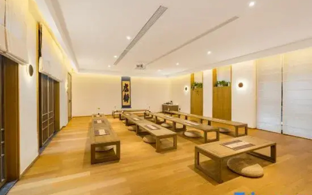 Floral Hotel·Luxury Yunben Hotel (Weihai Huancuilou Shop)