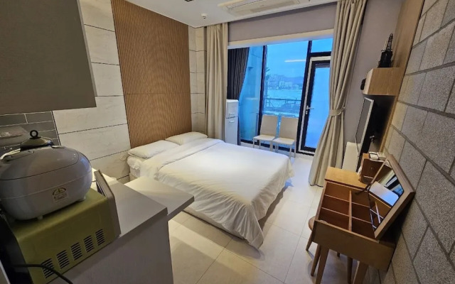 Daylight Lagomar Pension