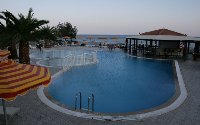 Kamari Beach Hotel