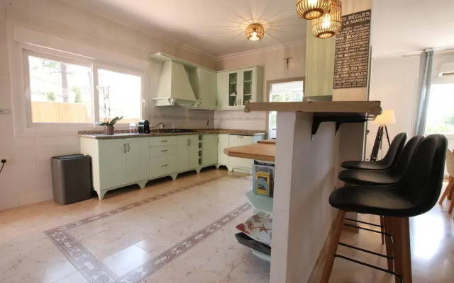 Tess Villa Olmos in M Laga