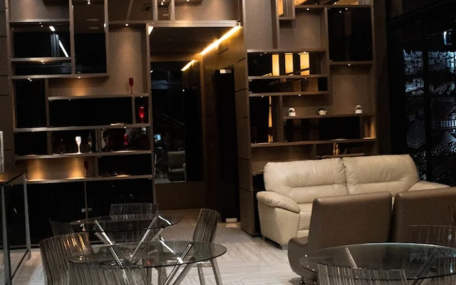 Ultra Luxury 2 Bed Loft in Lleras
