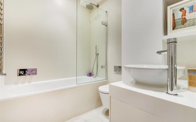 Incredible 2 Bedroom Apartment With Garden in Hammersmith
