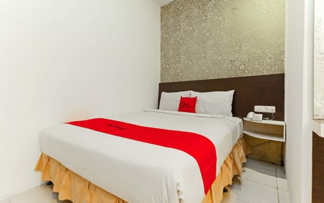 RedDoorz Plus near Fort Rotterdam